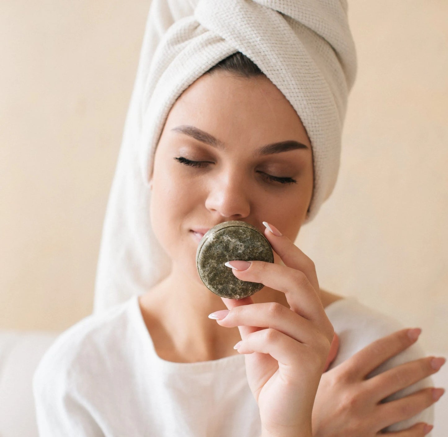 Твърд шампоан при Косопад с Коприва