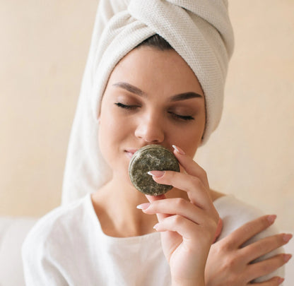 Твърд шампоан при Косопад с Коприва